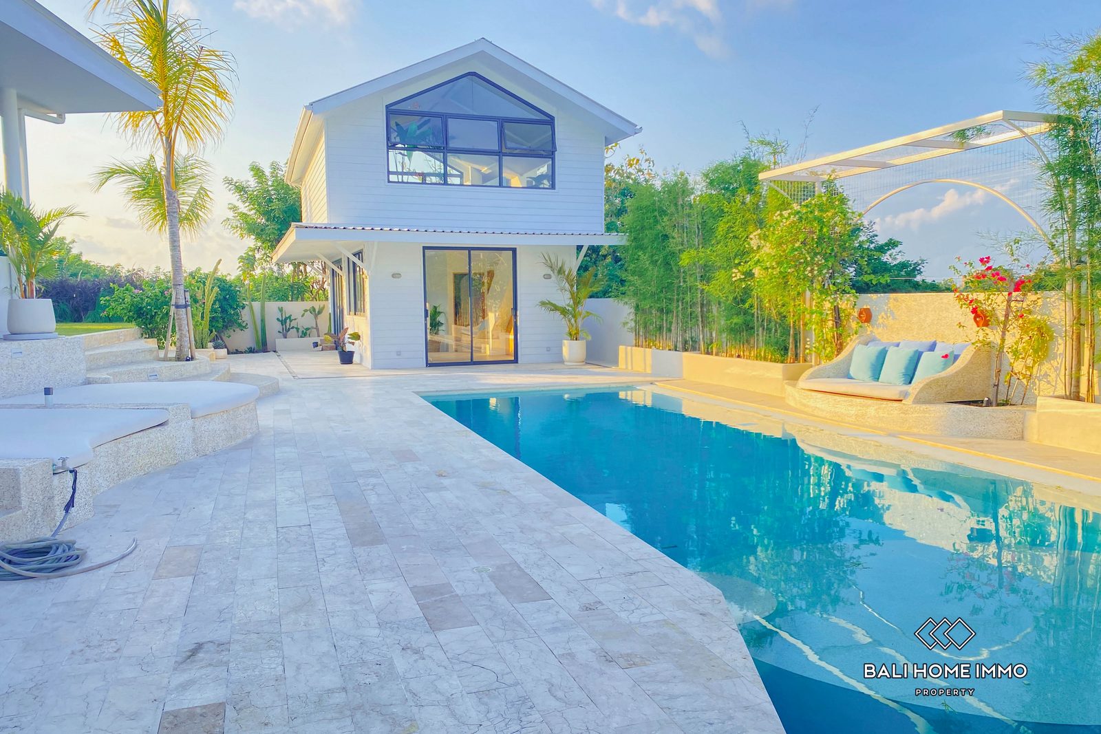 Stunning and Spacious 4 Bedrooms + Studio Family Villa for Sale in Bali Pecatu - Rf6864