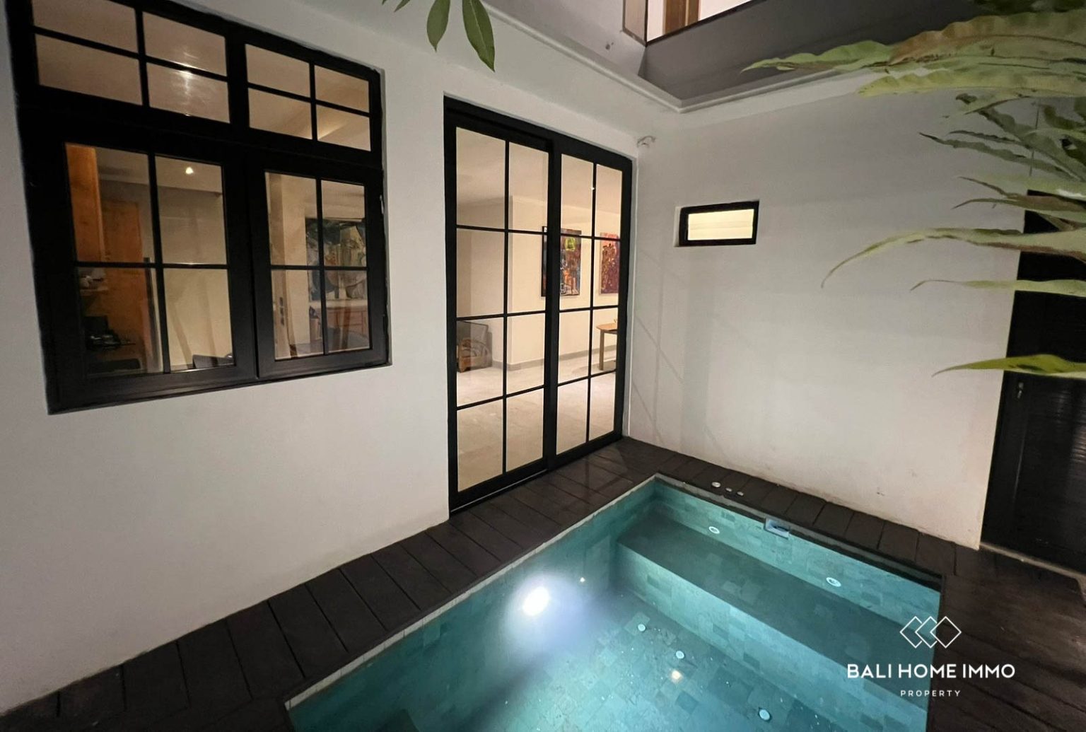 Townhouse 3 Bedroom Villa for sale In Seminyak Residential Side - RF9211