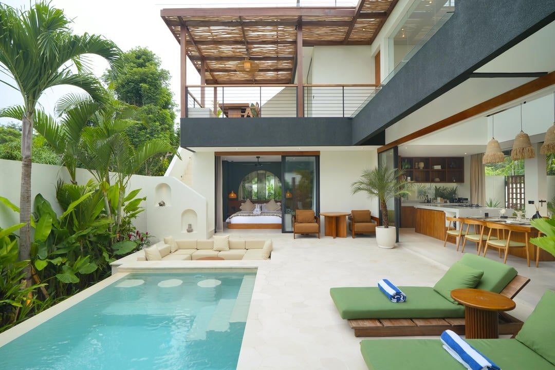 Exclusive 3 Bedroom Villa Close to Beach for Sale Leasehold in Pecatu Be-988