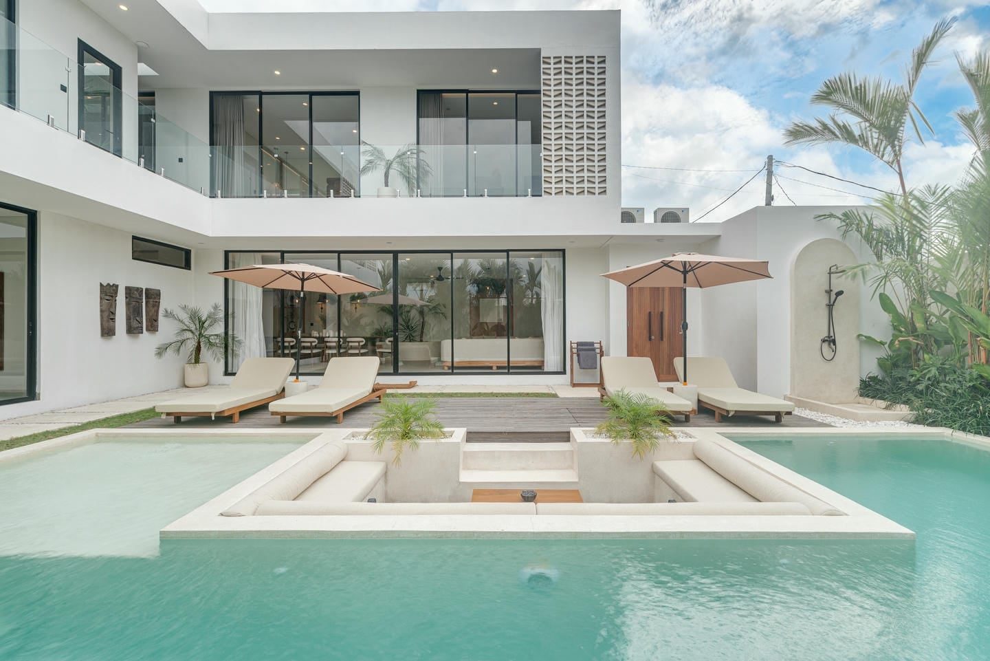 Ready Now 5 Bedroom Villa for Sale Leasehold in Tumbak Bayuh Be-2656