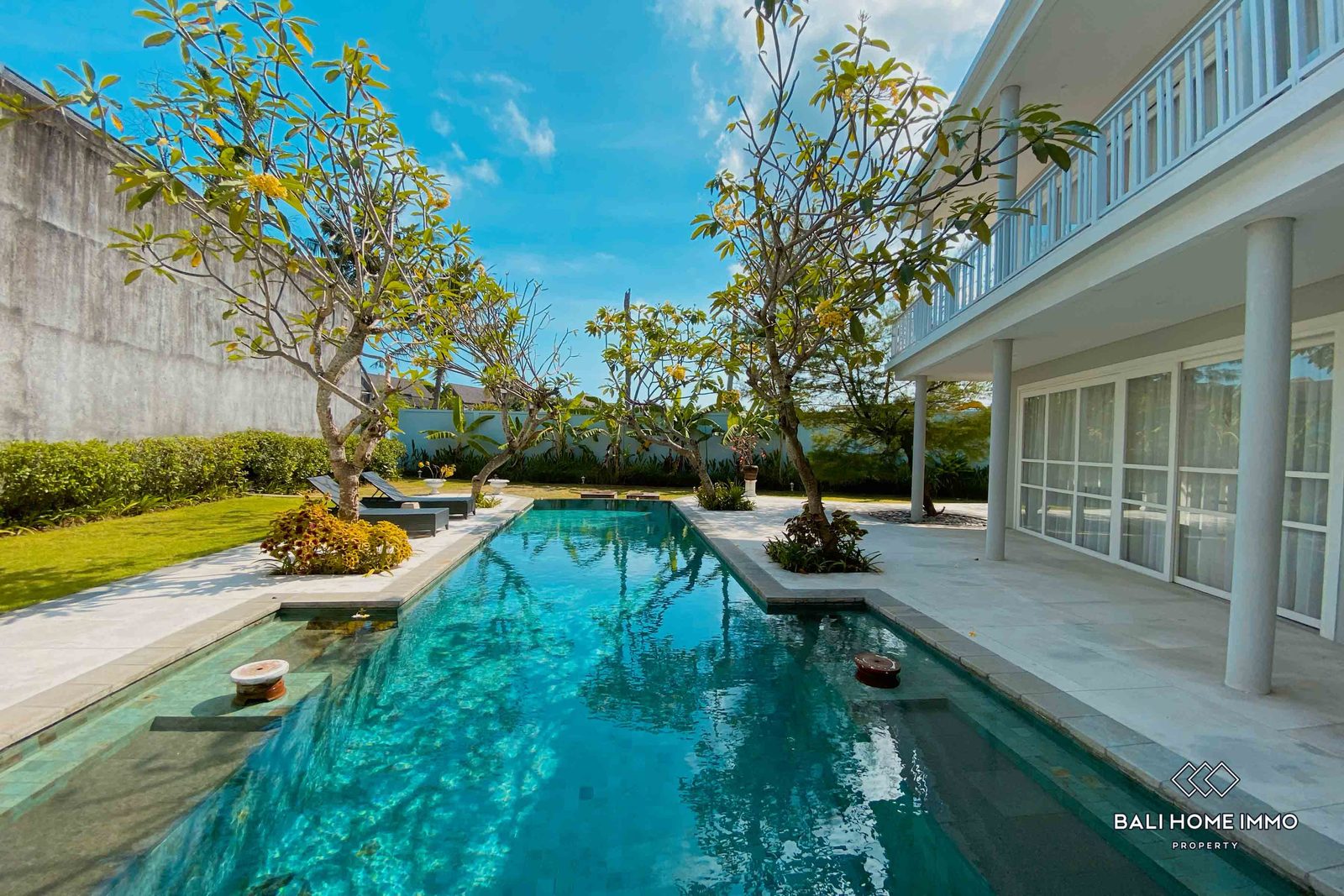 4 Bedroom Family Villa with Spacious Garden For Sale in Canggu Berawa - K217