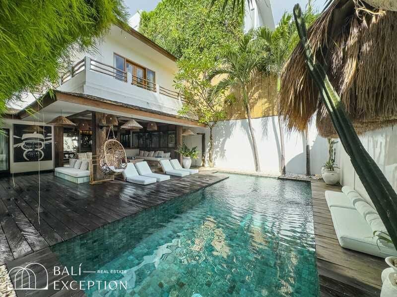 Walking Distance to the Beach 4 Bedroom Villa for Sale Leasehold in Seminyak Be-3100