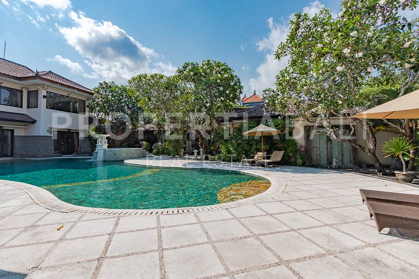 7-bedroom freehold villa in Seminyak — photo 1 of 5