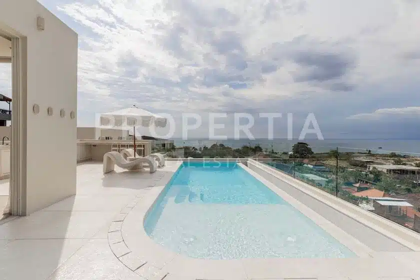 Luxurious ocean view villa in Bingin