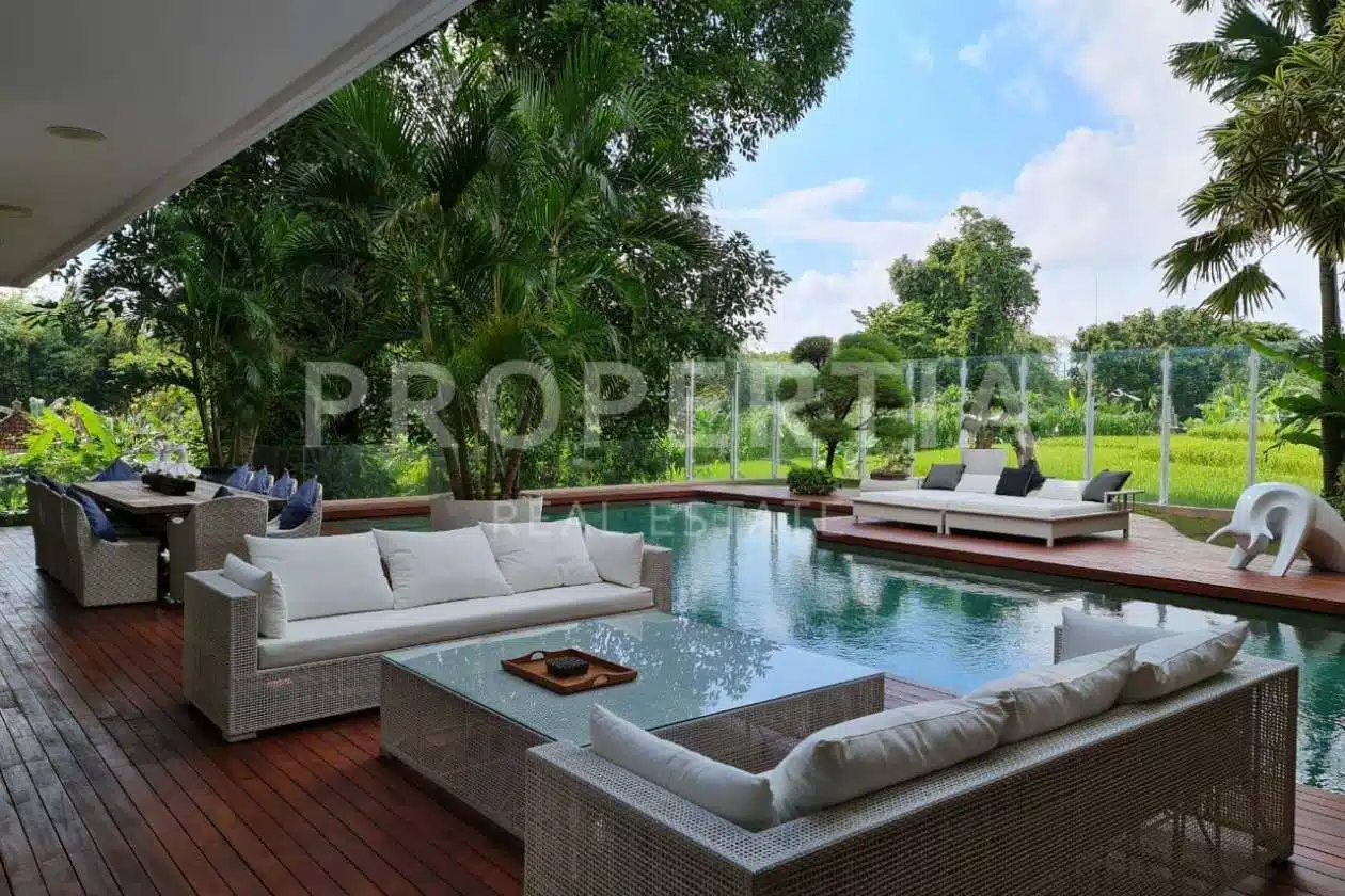 Stunning 4-Bedroom Villa with Expansive Rice Field Views in Kerobokan