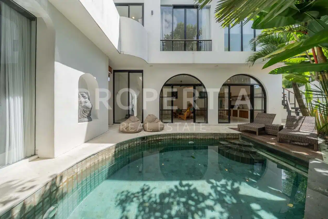 Modern Freehold 3 Bedroom Villa with Panoramic Rooftop Views in Babakan