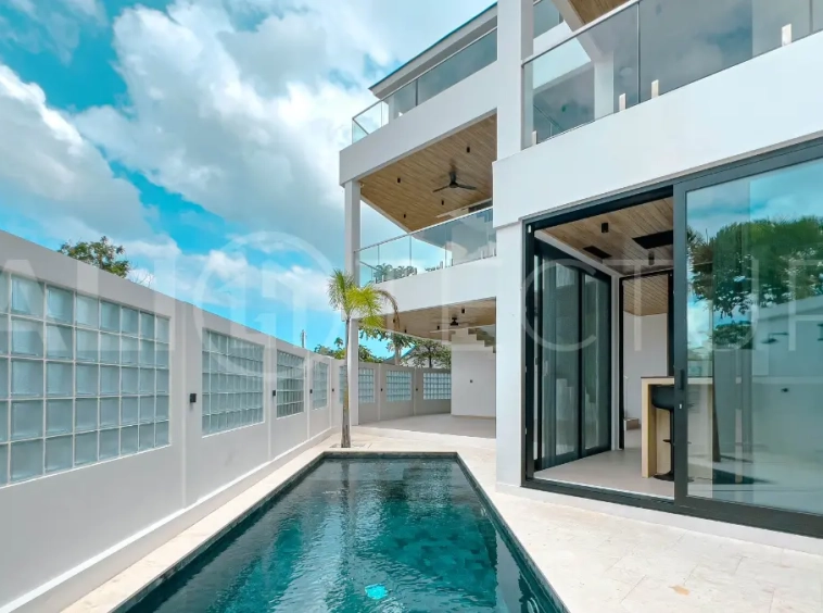 Sustainable Luxury Living, Smart 5 Bedroom Villa in Tumbak Bayuh