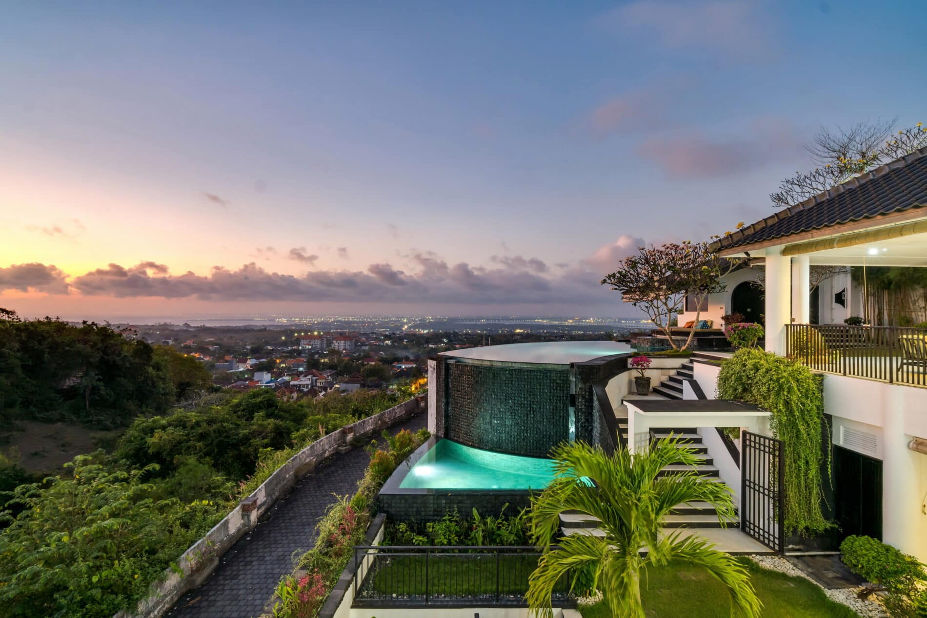 Freehold – 5 bedroom villa on the Jimbaran’s cliff-top
