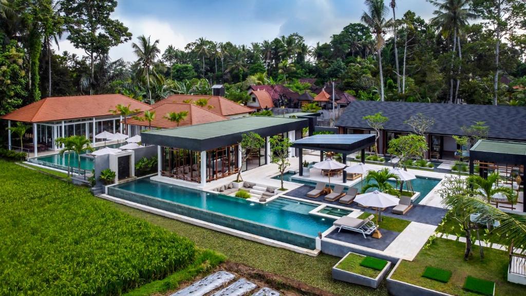 Sophisticated 4-Bedroom Villa with Infinity Pool in Singakerta, Ubud