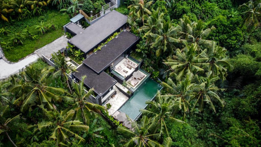Luxury 5-Bedroom Villa with Private Pool & Yoga Space in Andong, Ubud