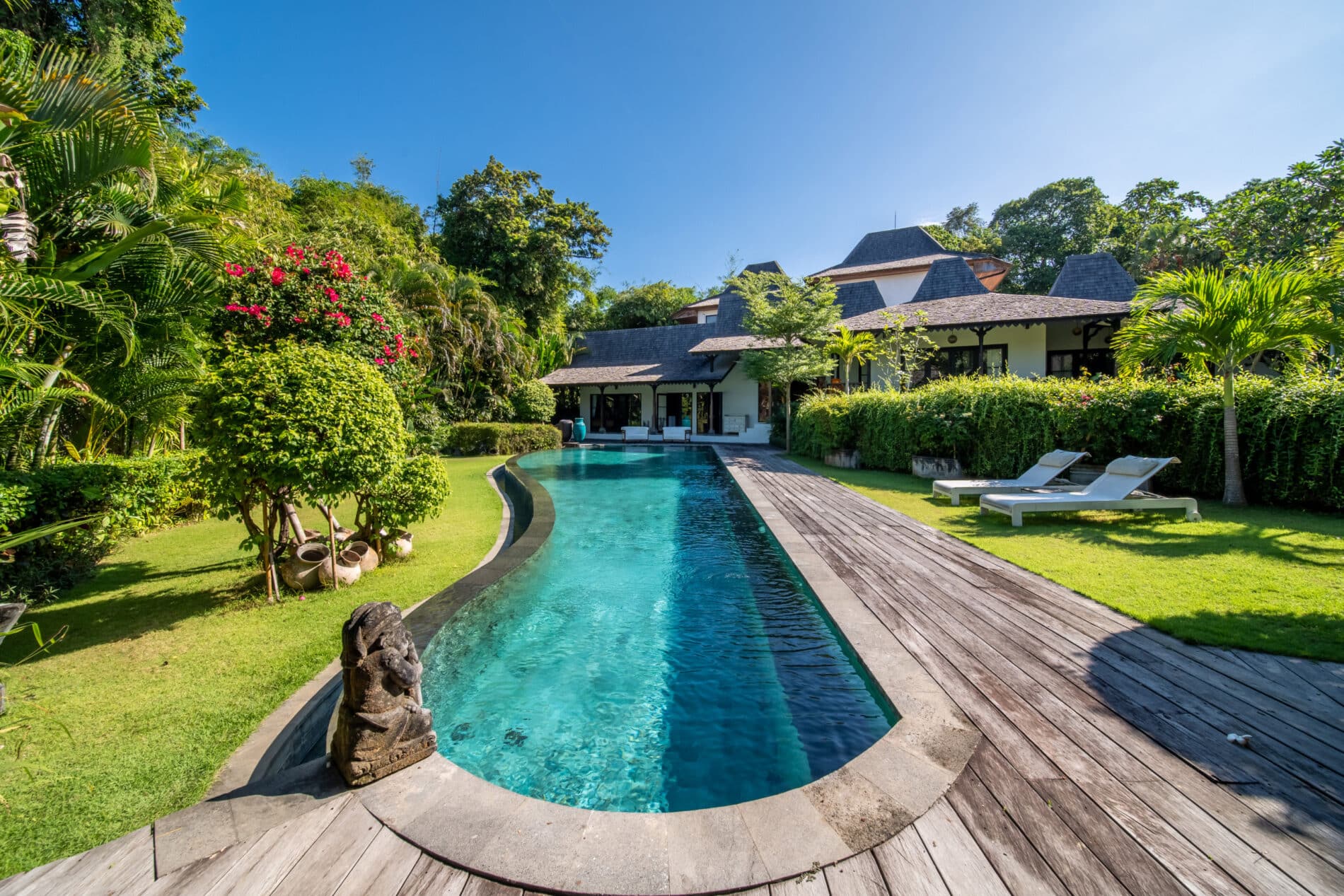 Riverside Luxury Joglo Estate – Timeless Elegance Near Seminyak