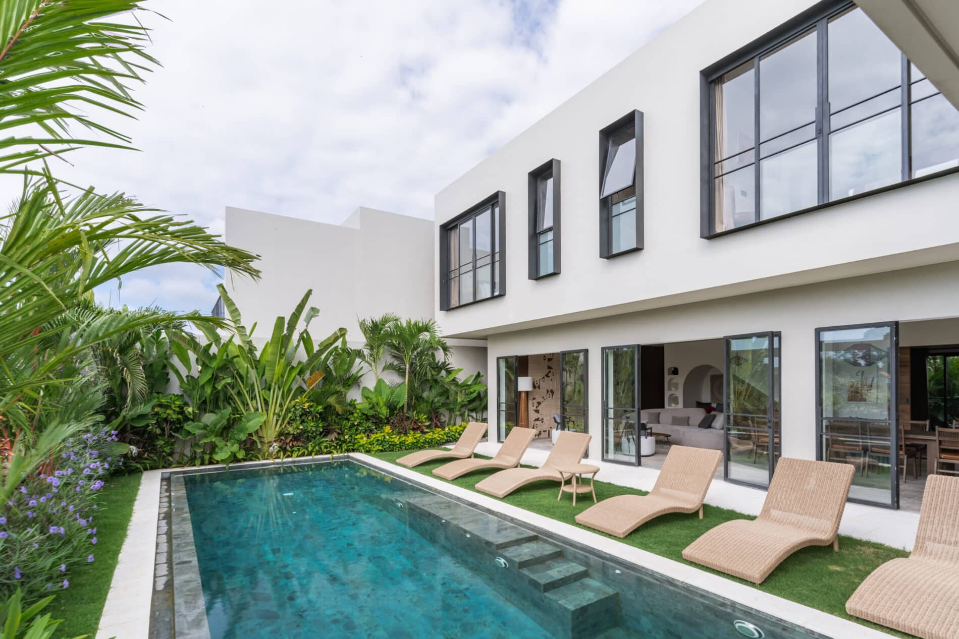 Stylish 6-Bedroom Villa in Central Umalas