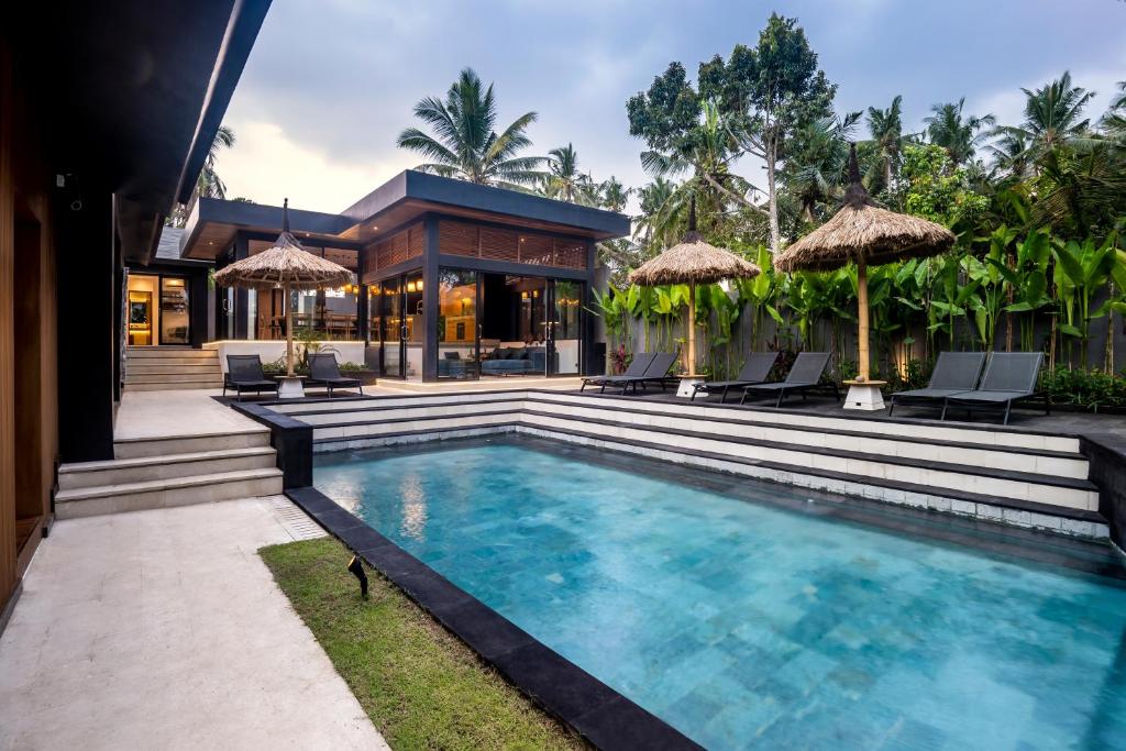 Luxury 5-Bedroom Villa with Jungle Vibes in Mas, Ubud – Private Pool & Sauna