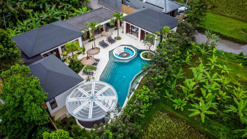 Stylish 5-Bedroom Jungle Villa in Mas, Ubud