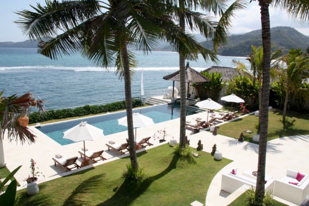Luxurious Freehold Beachfront Villa for Sale in Candidasa