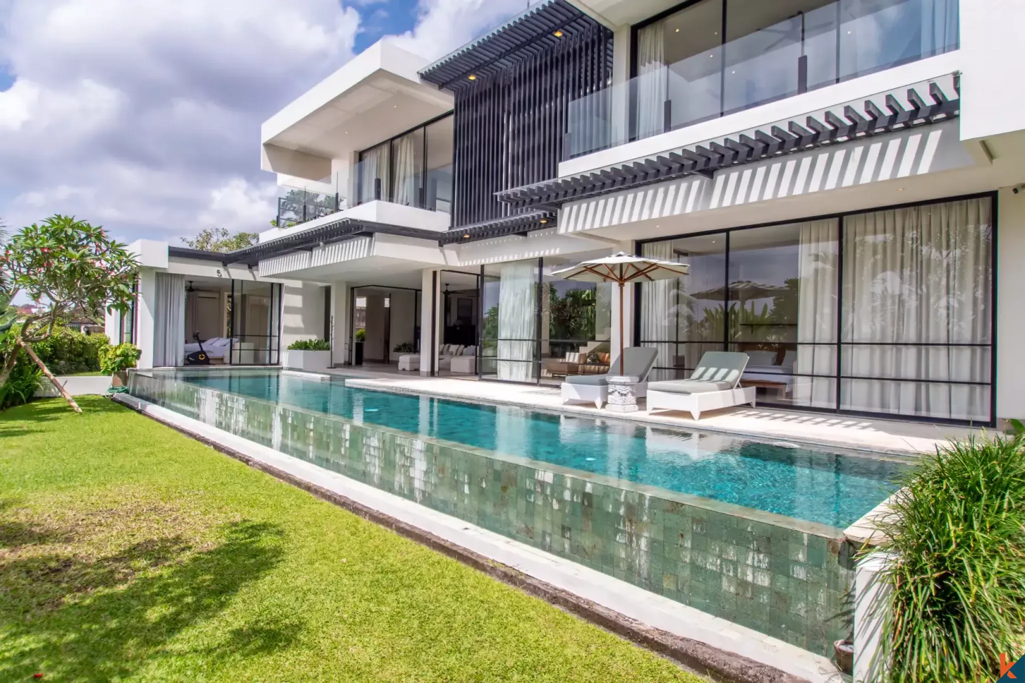 Modern Four Bedroom Two Levels Real Estate with Amazing Ricefields Views for Lease in Babakan