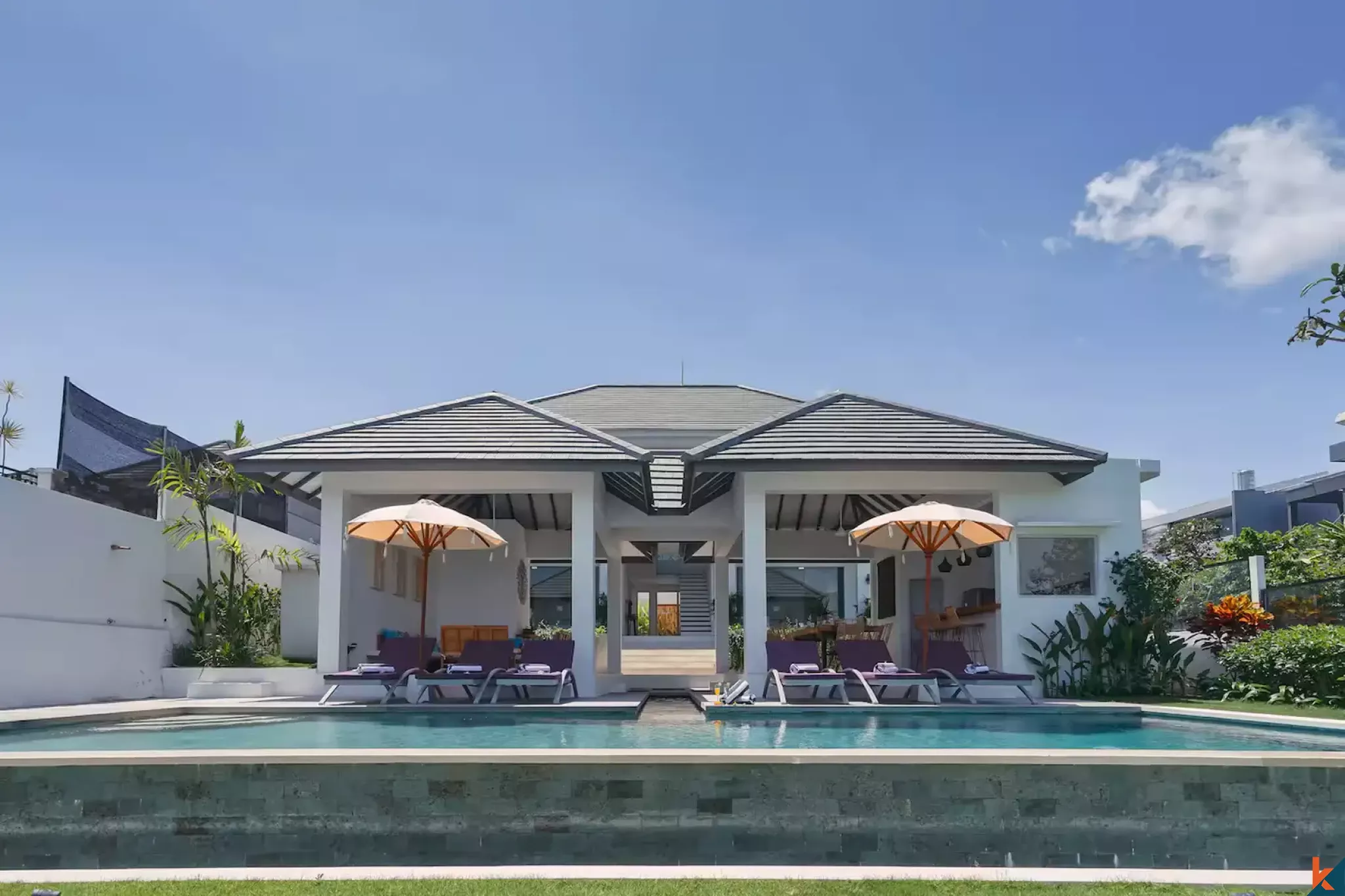 Magnificent six bedroom investment leasehold property in Tumbak