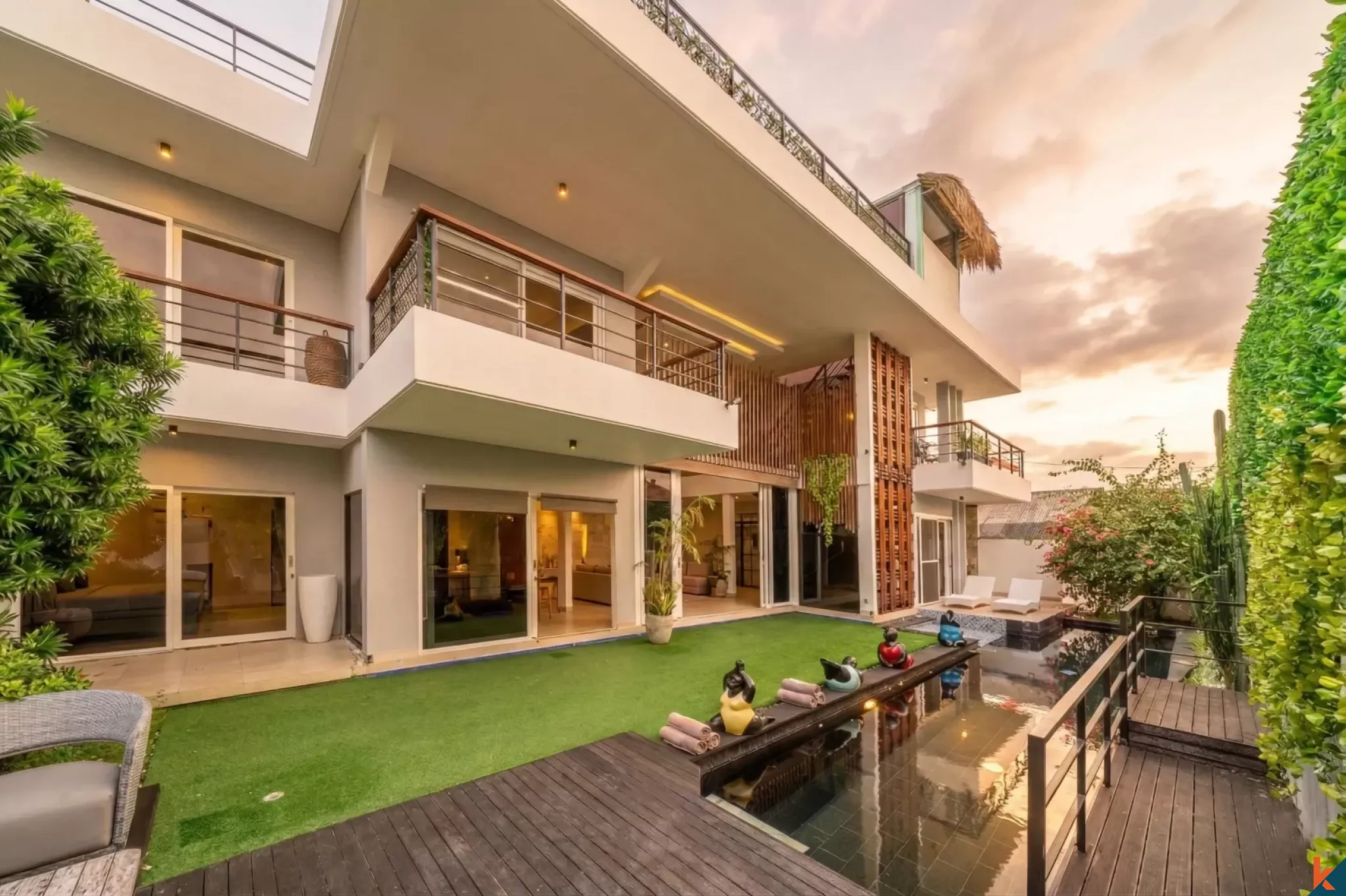 Stylish Four Bedroom Leasehold Villa in Padonan