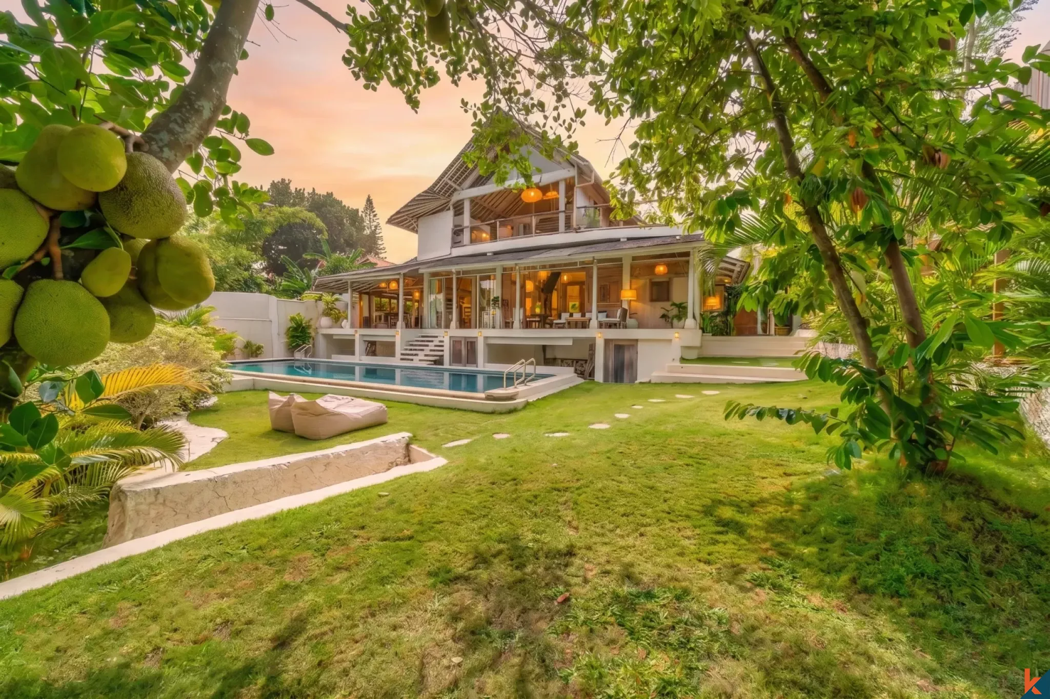 Artistic multi level five bedroom leasehold property in Batu Bolong